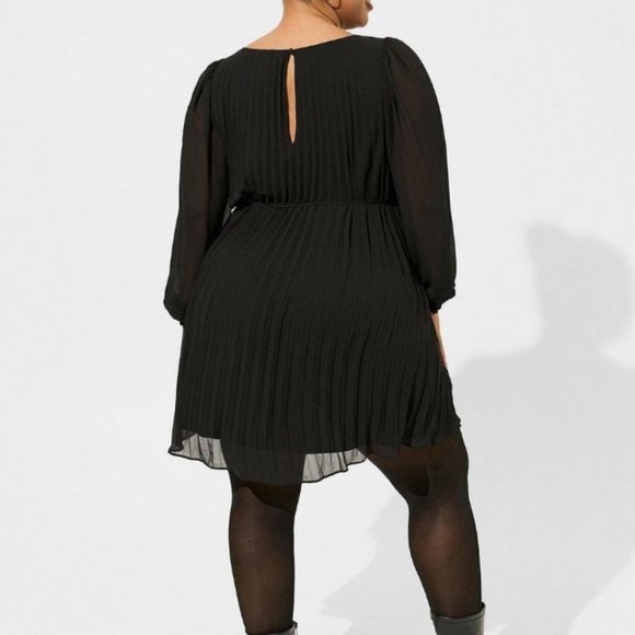 NWT Torrid Women's Mini Chiffon Pleated Dress Long Sleeve Crewneck Black Size 6X - Picture 2 of 11